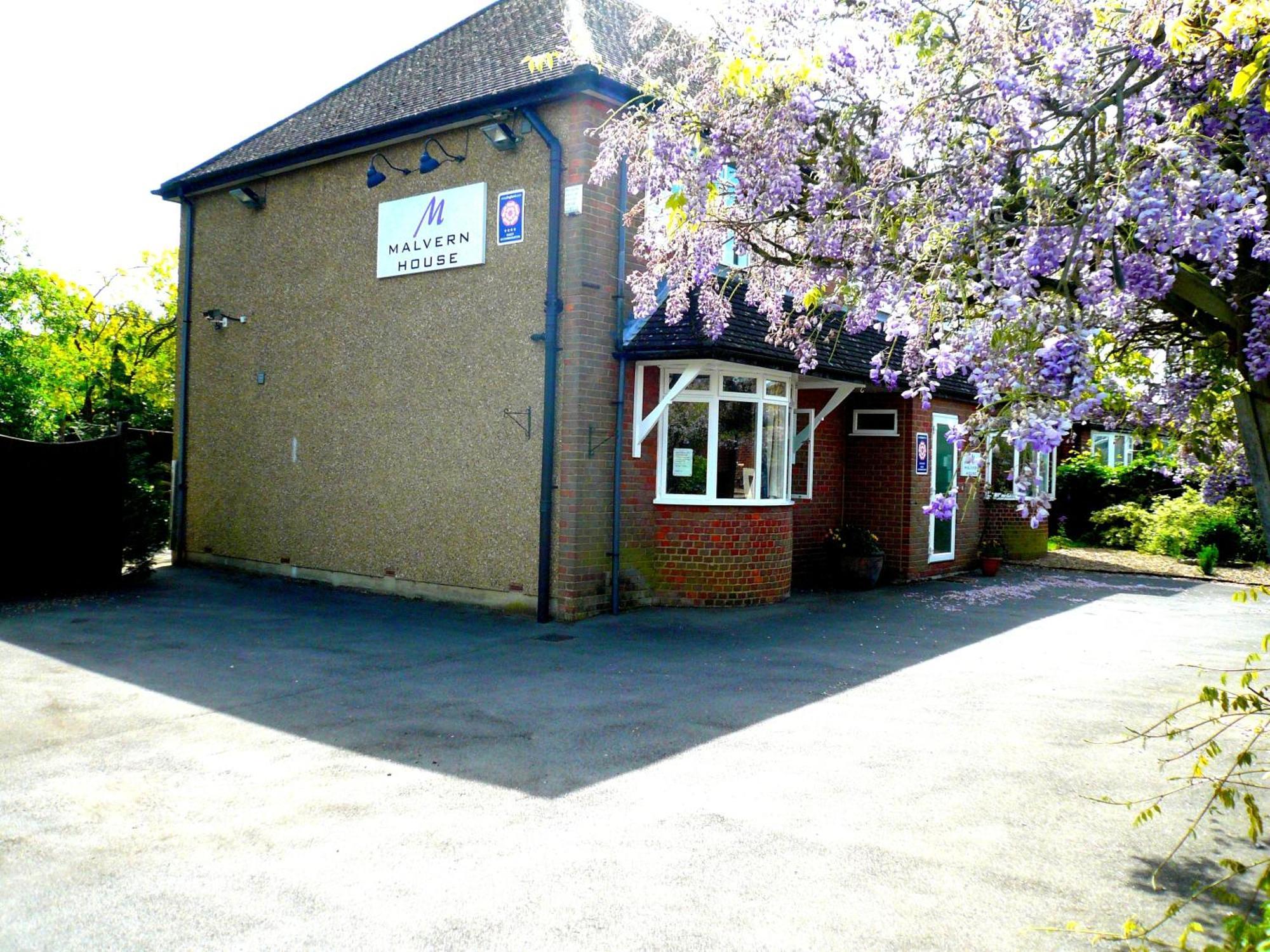 Malvern House ハイワイクーム エクステリア 写真